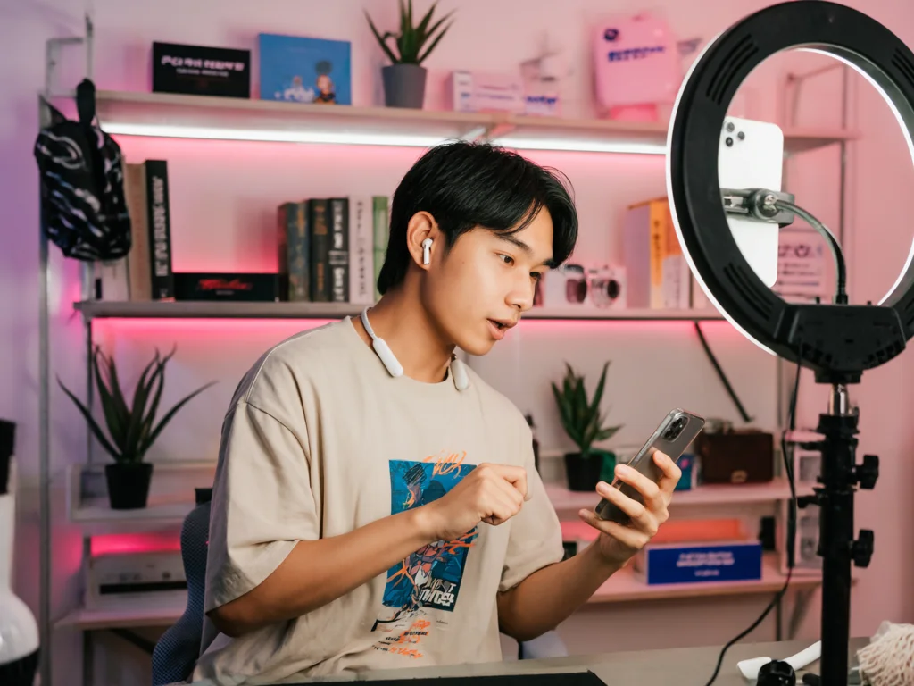 Đại lý, Thương hiệu & Studio sáng tạo